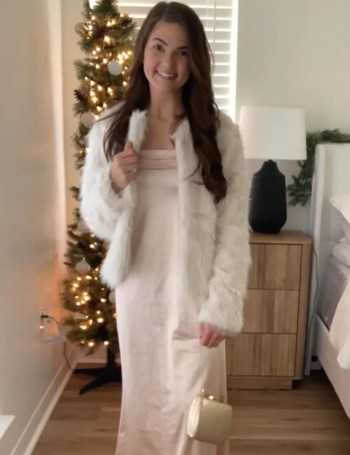 Arssm Faux Fur Jacket Women Long Sleeve Open Front Cropped Cardigan Warm Winter Shaggy Fluffy Short Fur Coat