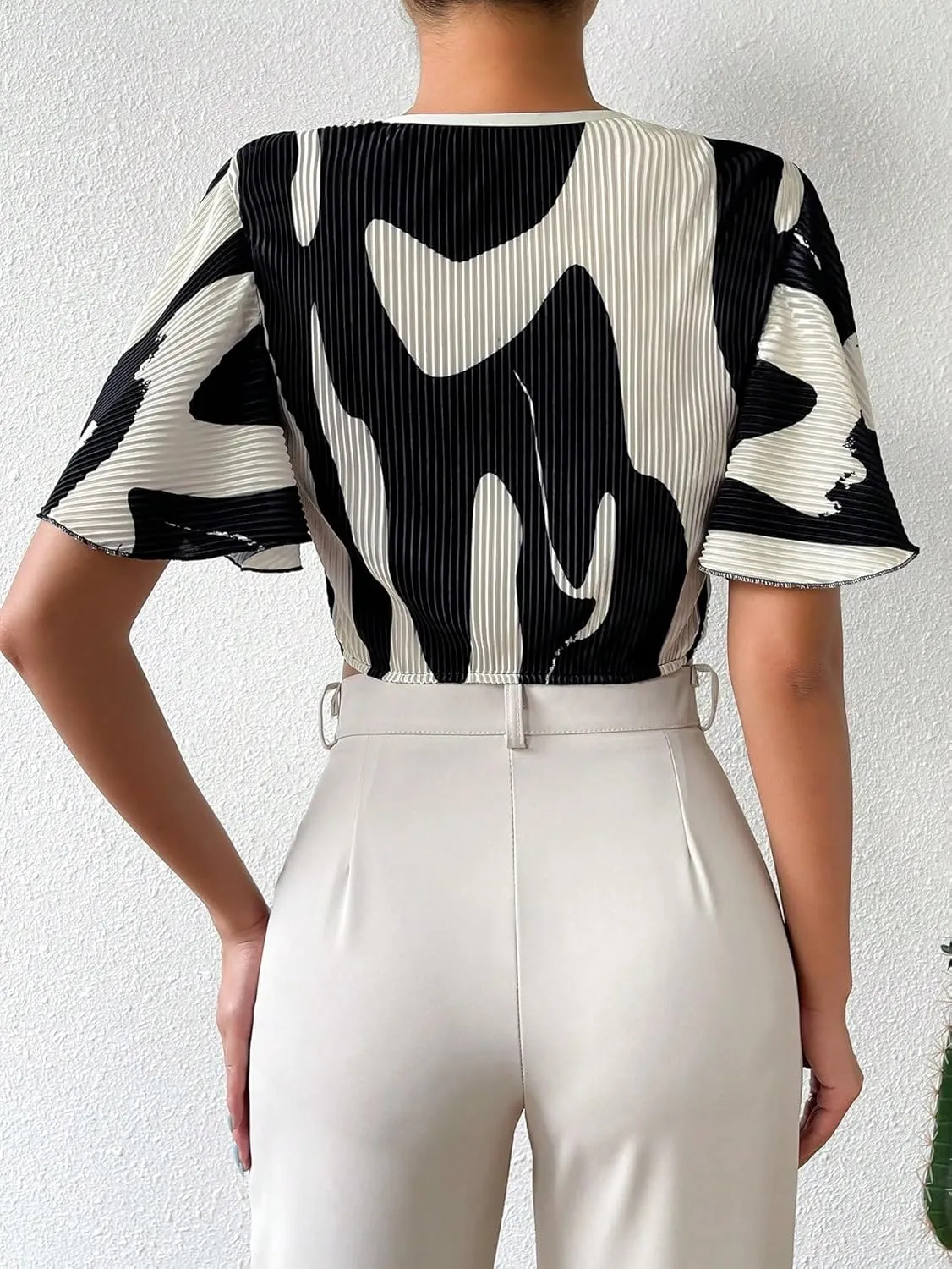 GORGLITTER Women's Graphic Twist Front Crop Tops Dressy Blouse V Neck Flare Short Sleeve T Shirt